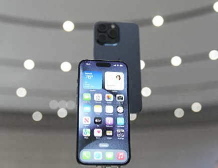 三都镇Apple维修站分享买iPhone15还是华为Mate60 