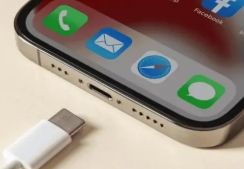 三都镇苹果15维修分享iPhone15改USB-C接口后能和安卓用户互借充电器吗 